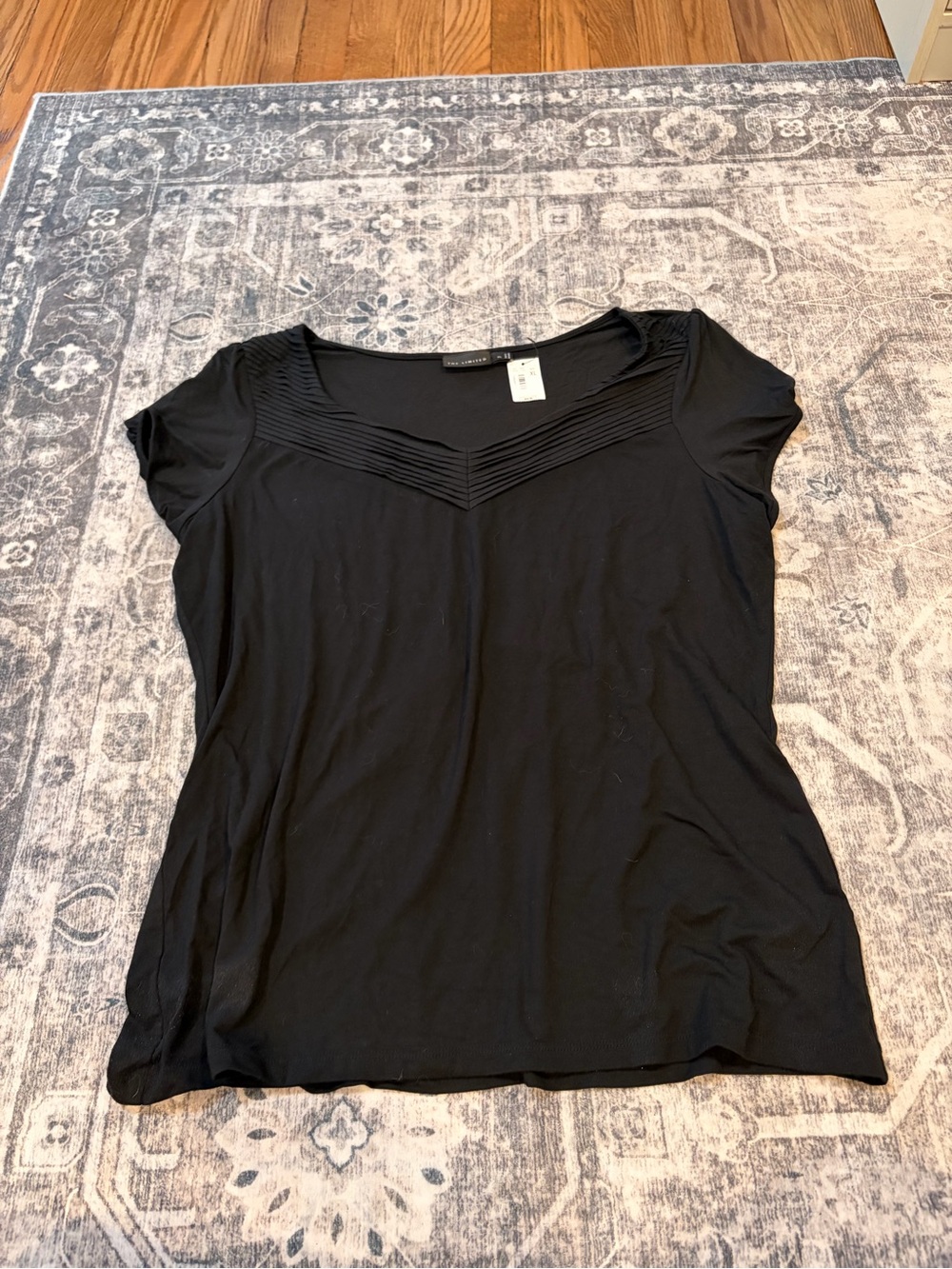 The Limited Black Short Sleeve V-Neck Pintuck Tee